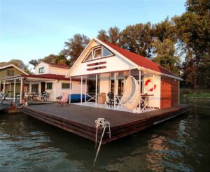 Splav na dan River Soul - pogled na splav sa reke Save. Idealan za uživanje i odmor do 10 gostiju